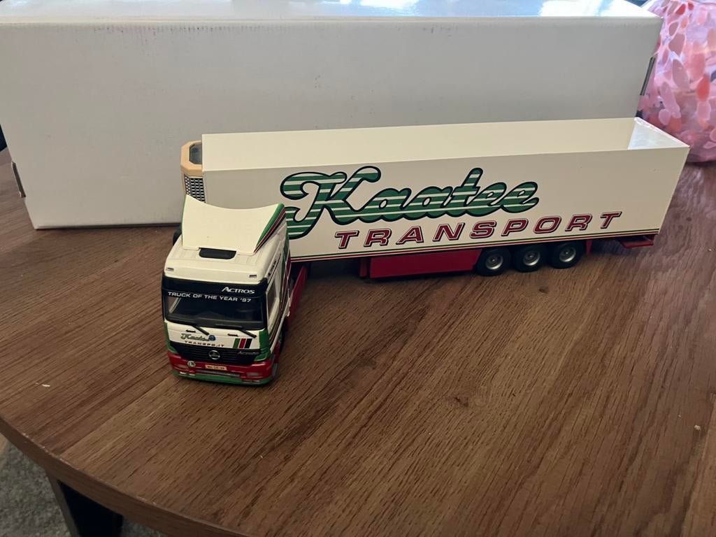 Tekno kaatee transport merceders actros, Hobby en Vrije tijd, Modelauto's | 1:50, Ophalen of Verzenden, Zo goed als nieuw, Bus of Vrachtwagen
