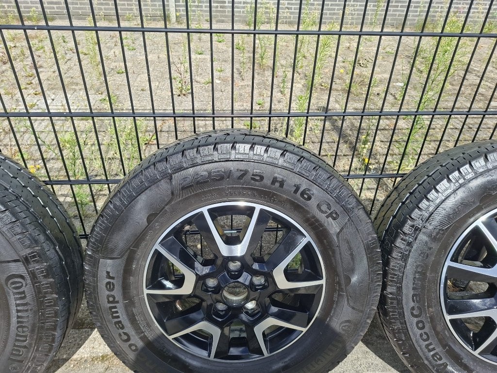 Set 4x 16” lichtmetalen campervelgen + Continental 225/75R16, Ophalen, Gebruikt