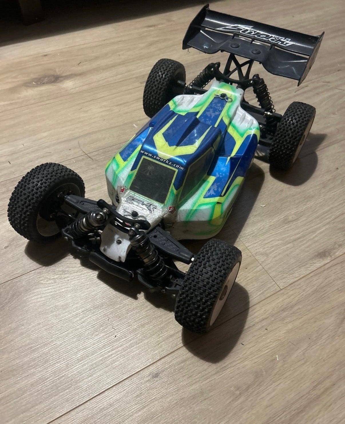 RC Auto Sworkz S35-4E met Spektrum DX3 en onderdelen, Hobby en Vrije tijd, Modelbouw | Radiografisch | Auto's, Auto offroad, Zo goed als nieuw