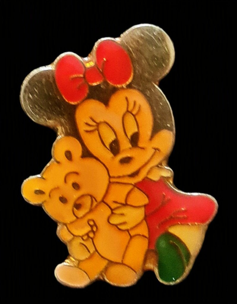 Minnie Mouse met beer pin, Verzamelen, Verzenden, Nieuw, Figuurtje, Speldje of Pin