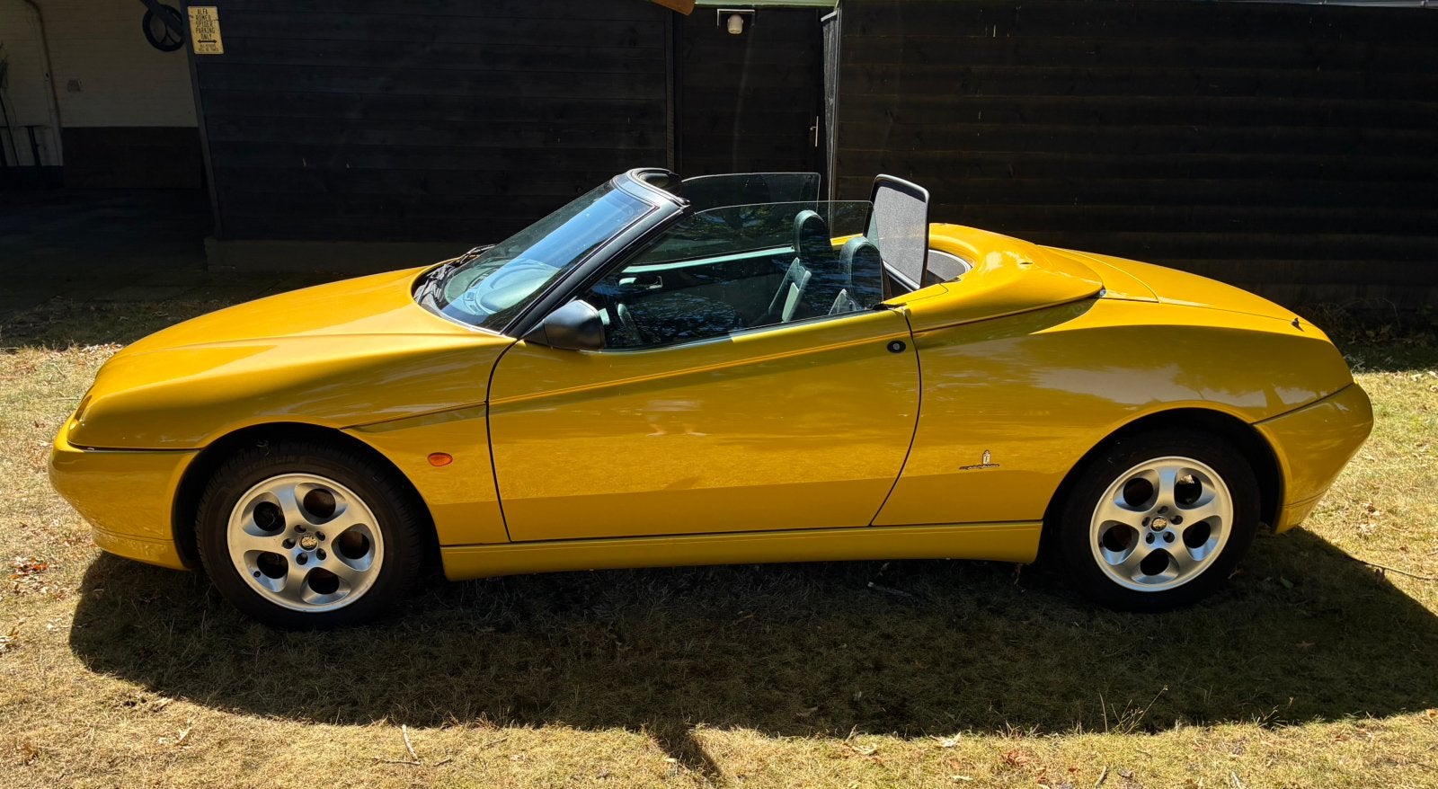 Alfa Romeo Spider 1.8 Twin Spark bj 2000 Geel, Auto's, Voorwielaandrijving, 1325 kg, Zwart, 4 cilinders