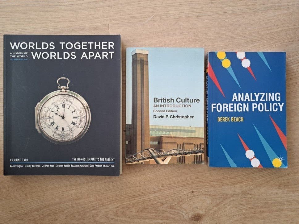 Three English college books (history, foreign policy), Boeken, Gelezen, Robert Tignor, Jeremy Adelman, David P. Christopher, Derek Beach