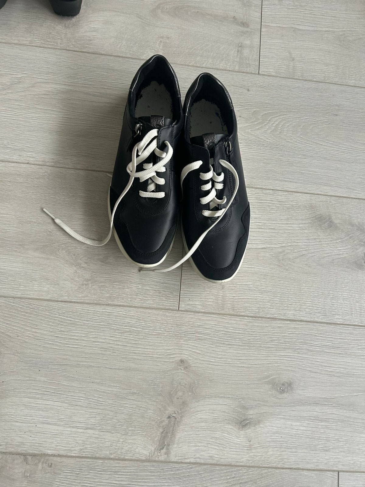 ECCO sneakers maat 40 - Zwart met witte veters, Kleding | Dames, Ophalen of Verzenden, Gedragen, Zwart, Sneakers of Gympen