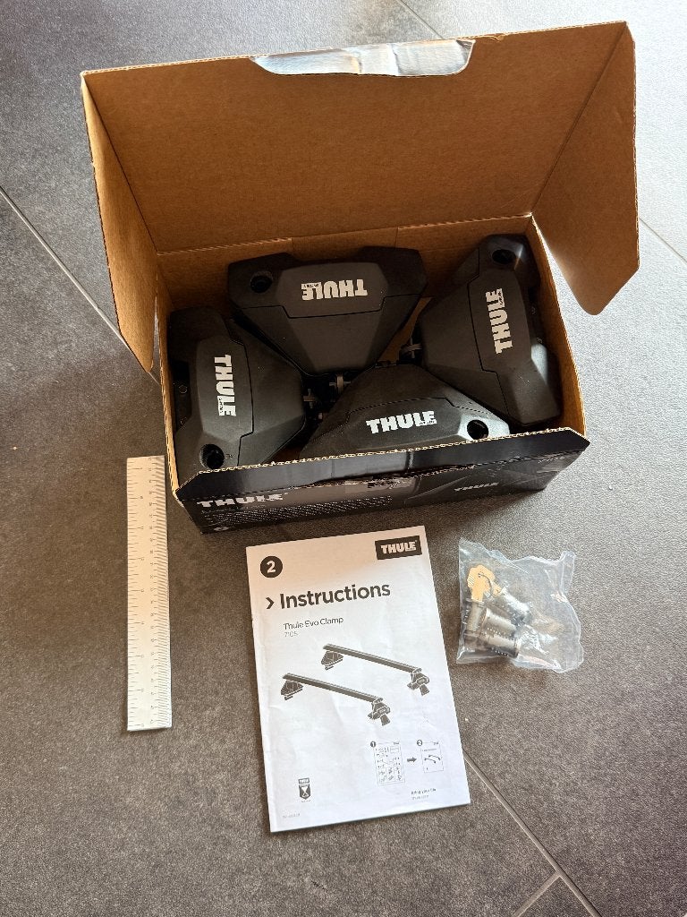 Thule Evo Clamp 7105 en voetenkit Mazda CX30, Auto diversen, Verzenden, Gebruikt