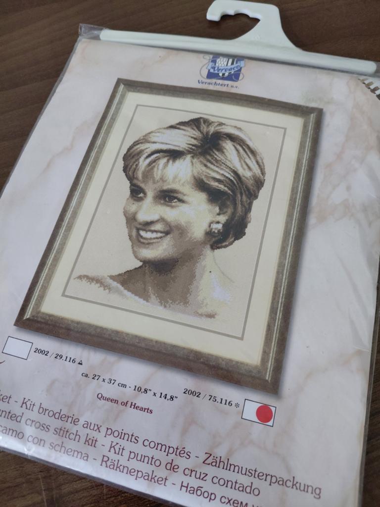 Borduurpakket Prinses Diana - Queen of Hearts, Ophalen of Verzenden, Nieuw, Handborduren, Borduurpakket