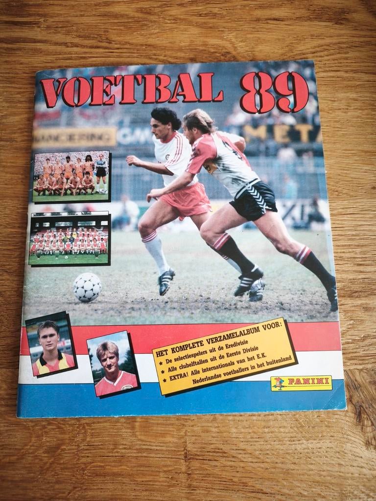 Panini Voetbal 89 Verzamelalbum met 34 geplakte plaatjes, Verzamelen, Ophalen of Verzenden, Gebruikt, Overige binnenlandse clubs
