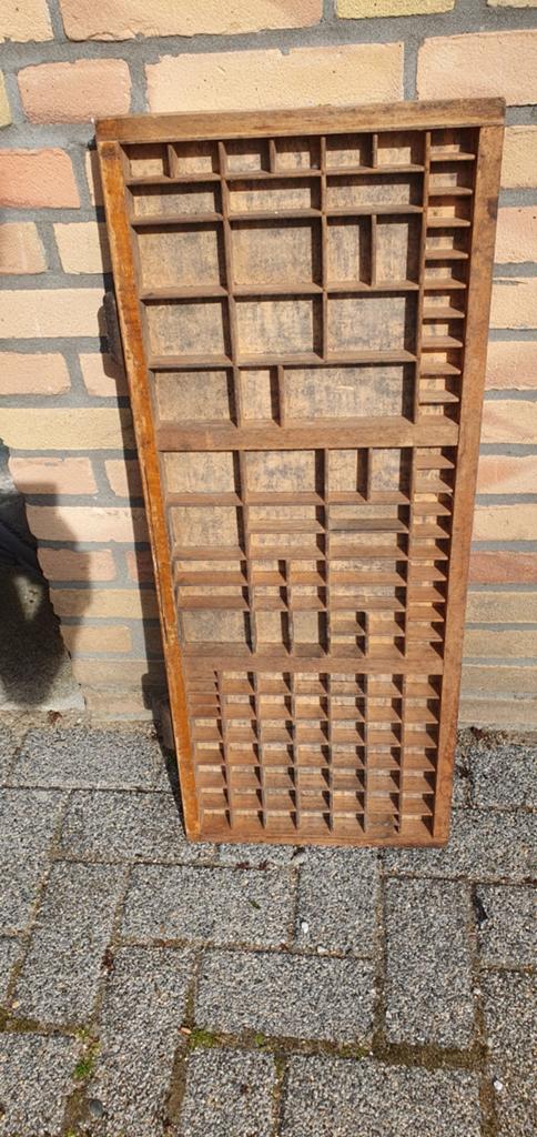 Antieke letterbak met gietijzeren handvatten uit drukkerij, Antiek en Kunst, Ophalen