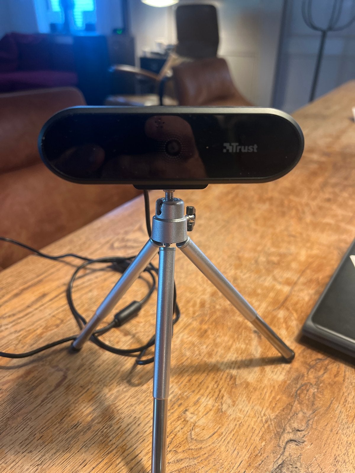 Trust Webcam met statief - Full HD 1080p, Computers en Software, Ophalen of Verzenden, Zo goed als nieuw, Windows, Monitorclip