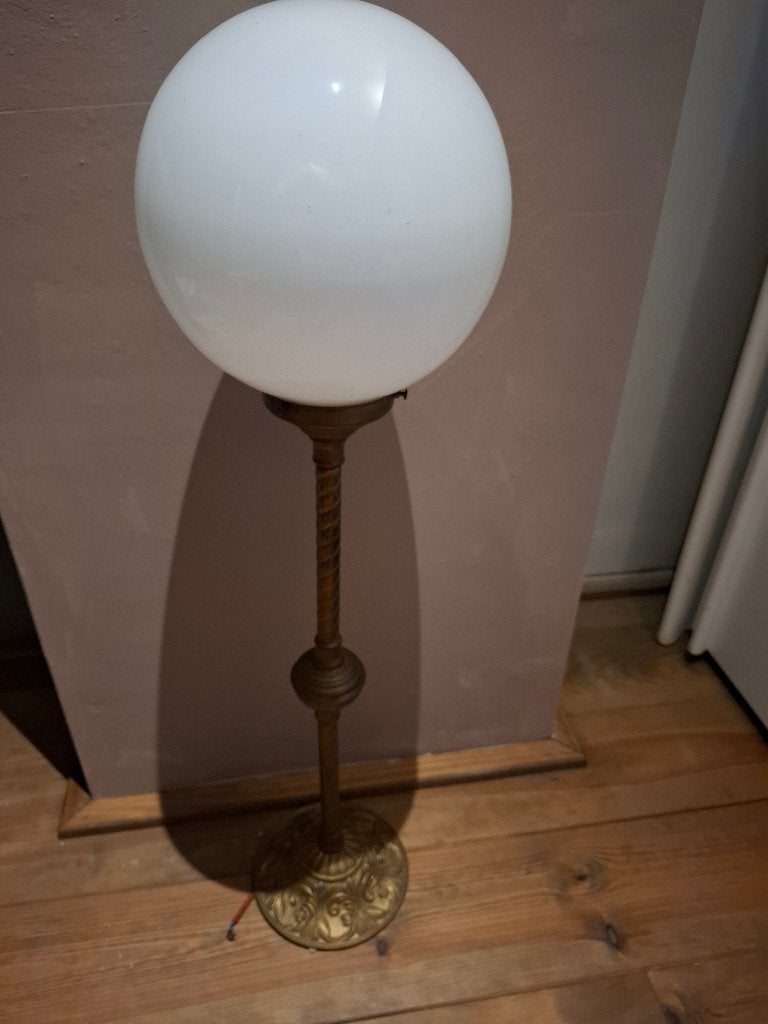 Antieke hanglamp met witte melkglas bol, Ophalen, Gebruikt, Overige materialen