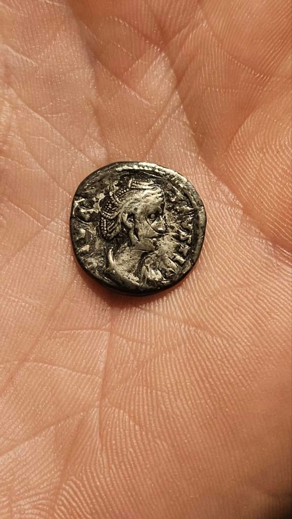 Romeinse Denarius Faustina met vindplaats, Ophalen of Verzenden, Overige landen