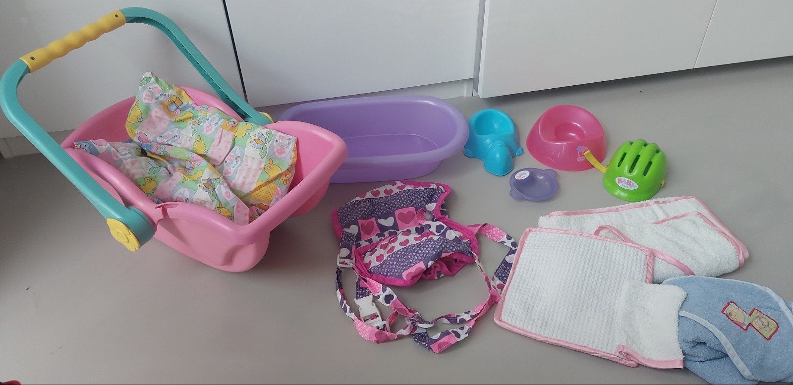 Baby Born en poppen accessoires: Maxi Cosi, bedje, kleertjes, Ophalen of Verzenden, Gebruikt, Babypop