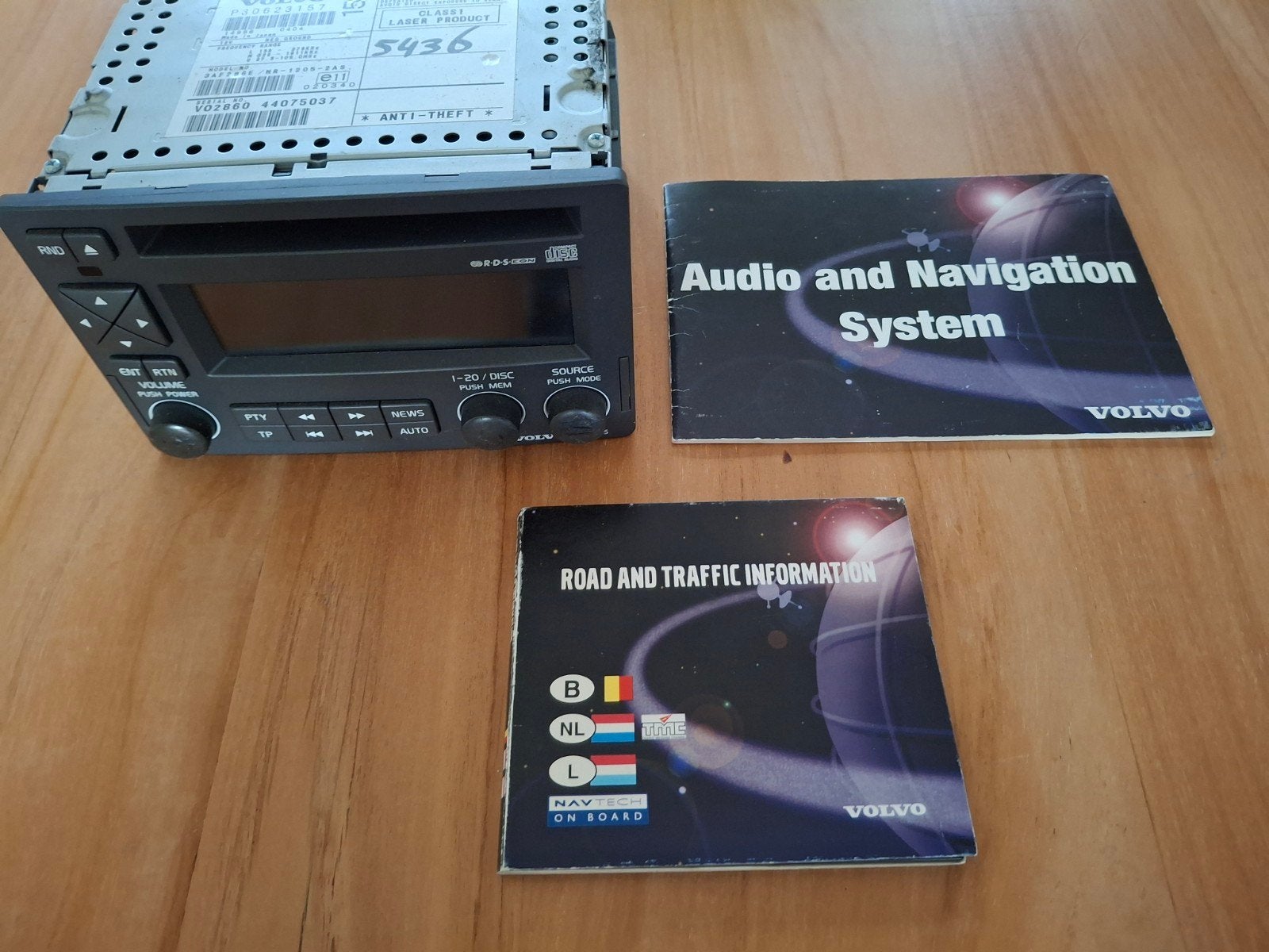 Originele Volvo Autoradio met CD-speler en navigatie, Ophalen of Verzenden, Gebruikt