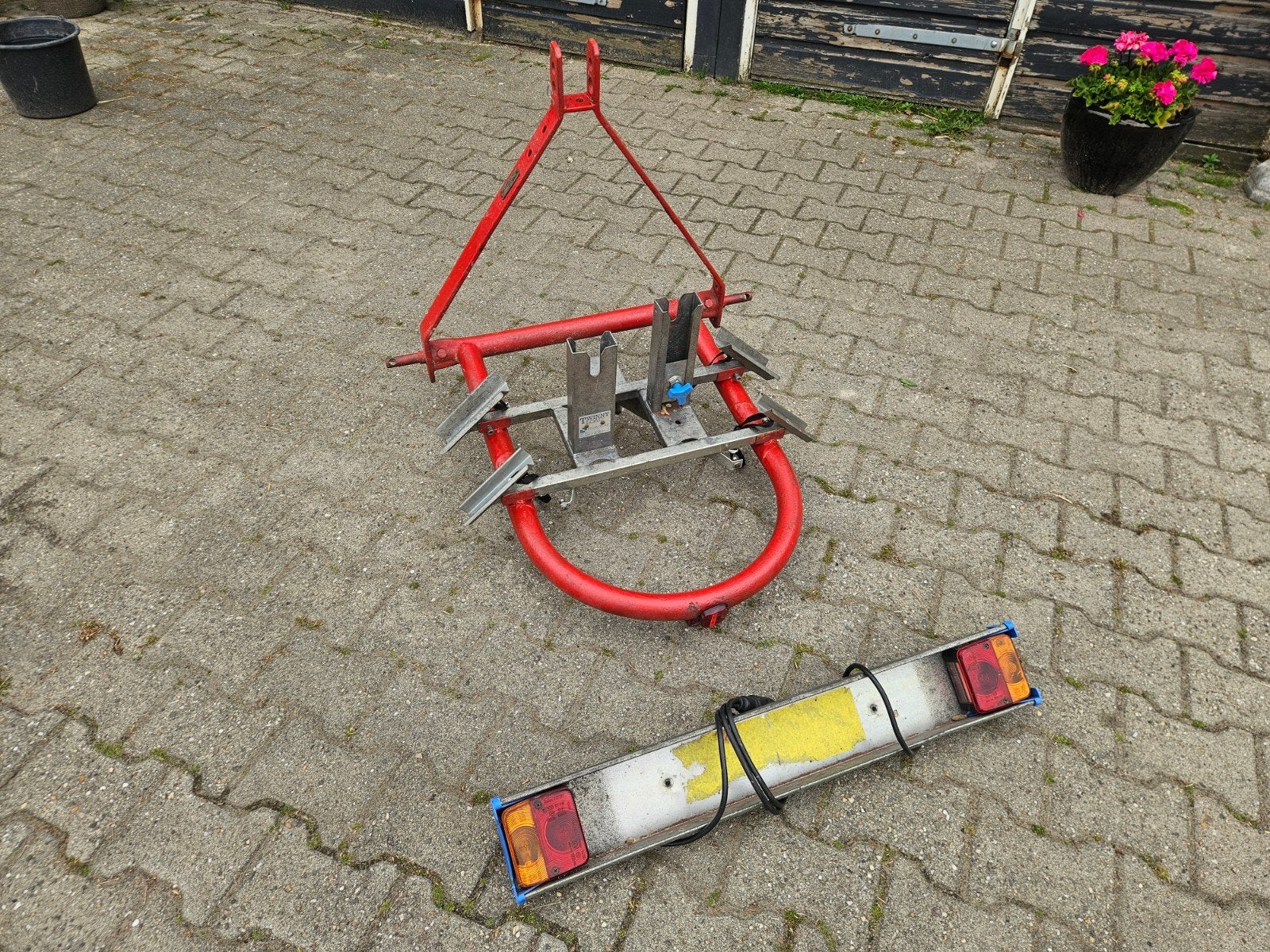 Fietsendrager twinny load voor in hef trekker, met lichtbalk, Ophalen, Gebruikt, 2 fietsen, Trekhaakdrager