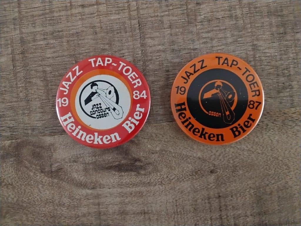 2 x Heineken button jazz concours assen 84 en 87, Ophalen of Verzenden, Nieuw, Viltje(s), Heineken