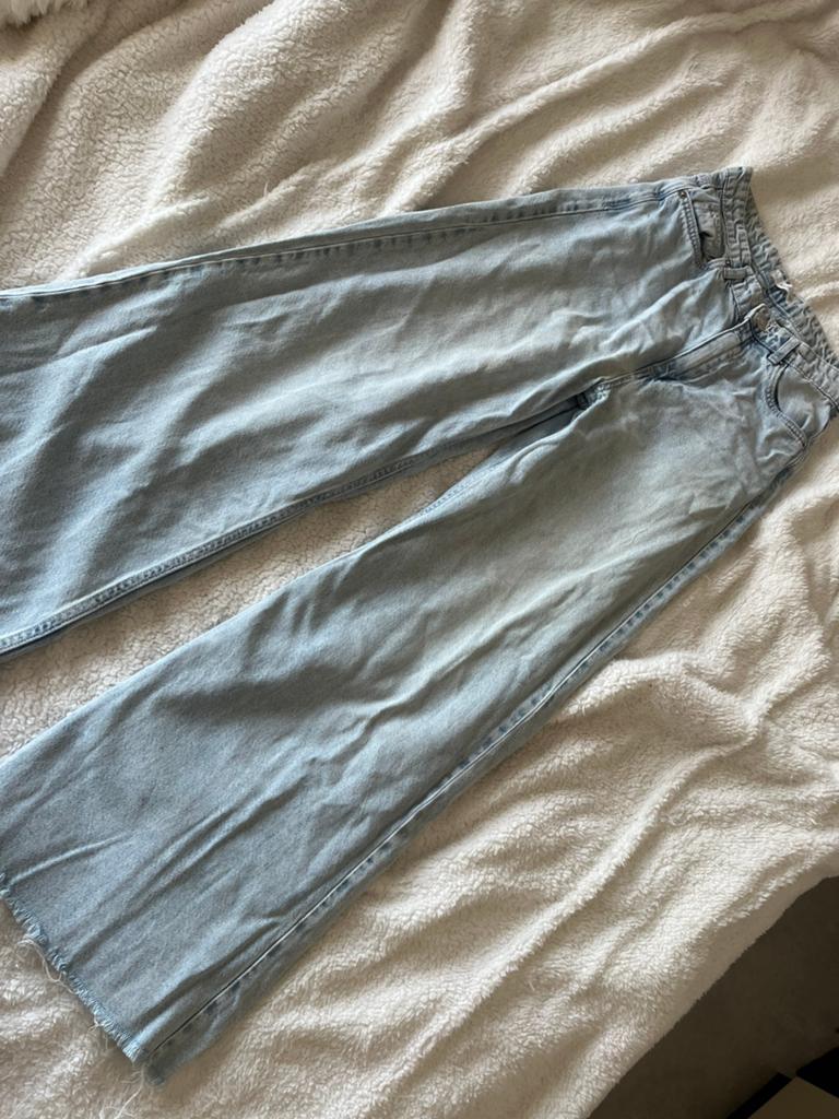 MNG Mango Lichtblauwe Wide Leg Jeans met gerafelde zoom, Kleding | Dames, Spijkerbroeken en Jeans, Ophalen of Verzenden, Zo goed als nieuw