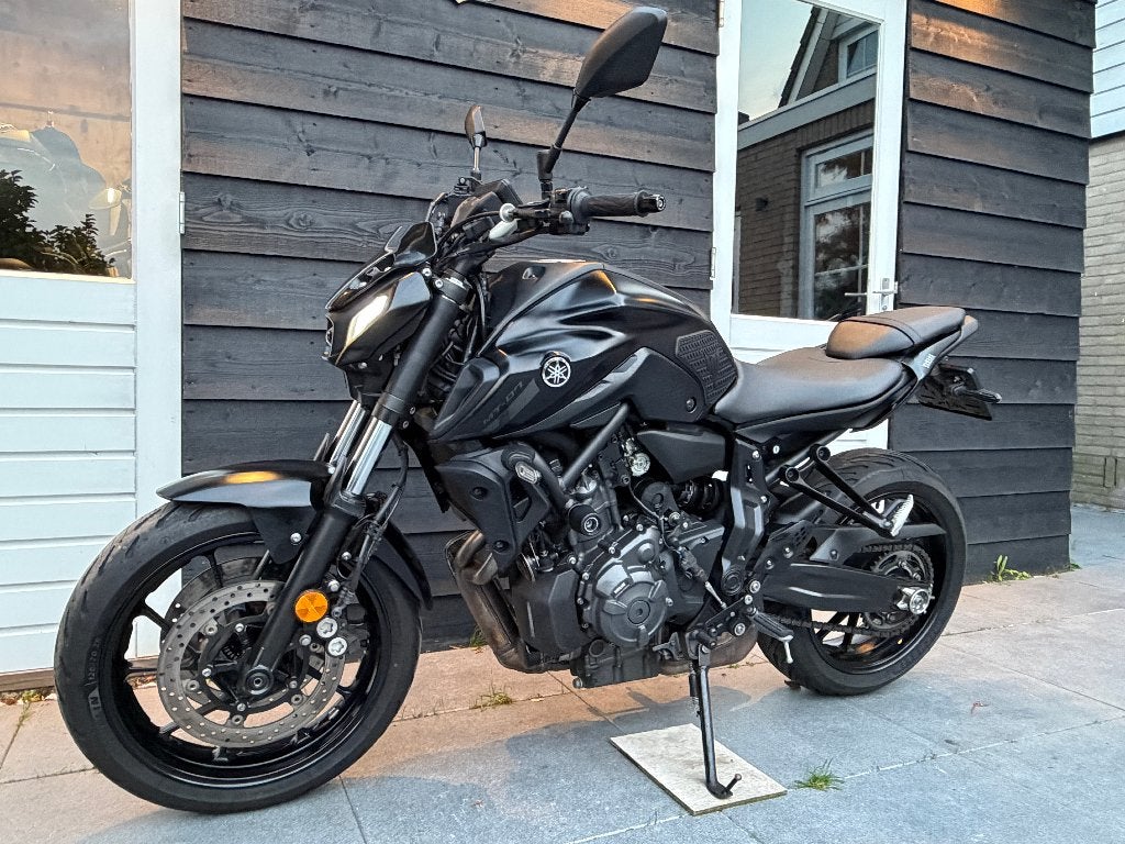 Yamaha MT-07 Tech Black 2024 als nieuw, Motoren, 2 cilinders, Gebruikt, Particulier, ABS