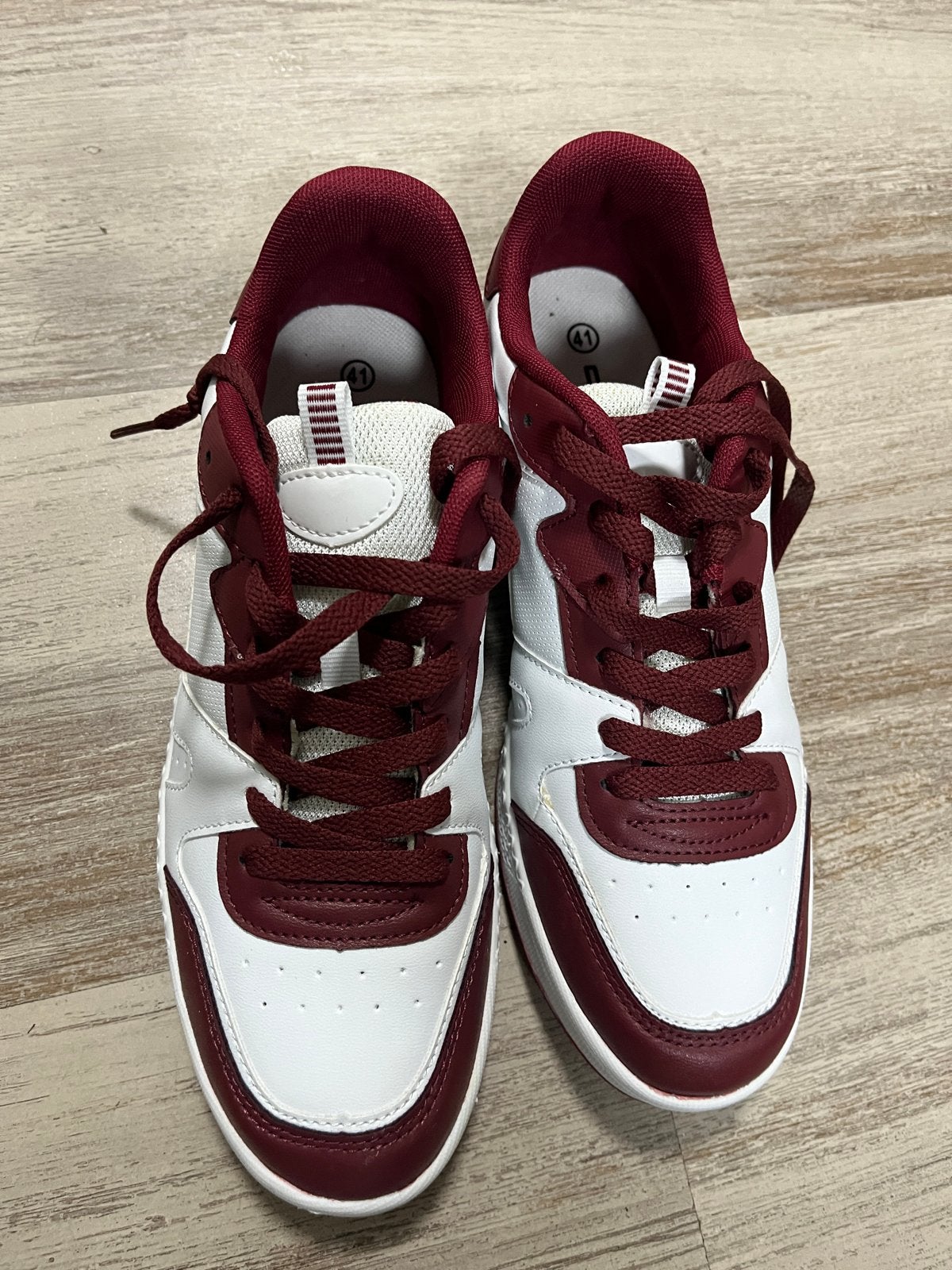 Witte en bordeauxrode sneakers - Maat 41, Kleding | Heren, Ophalen of Verzenden, Nieuw, Wit, Sneakers of Gympen