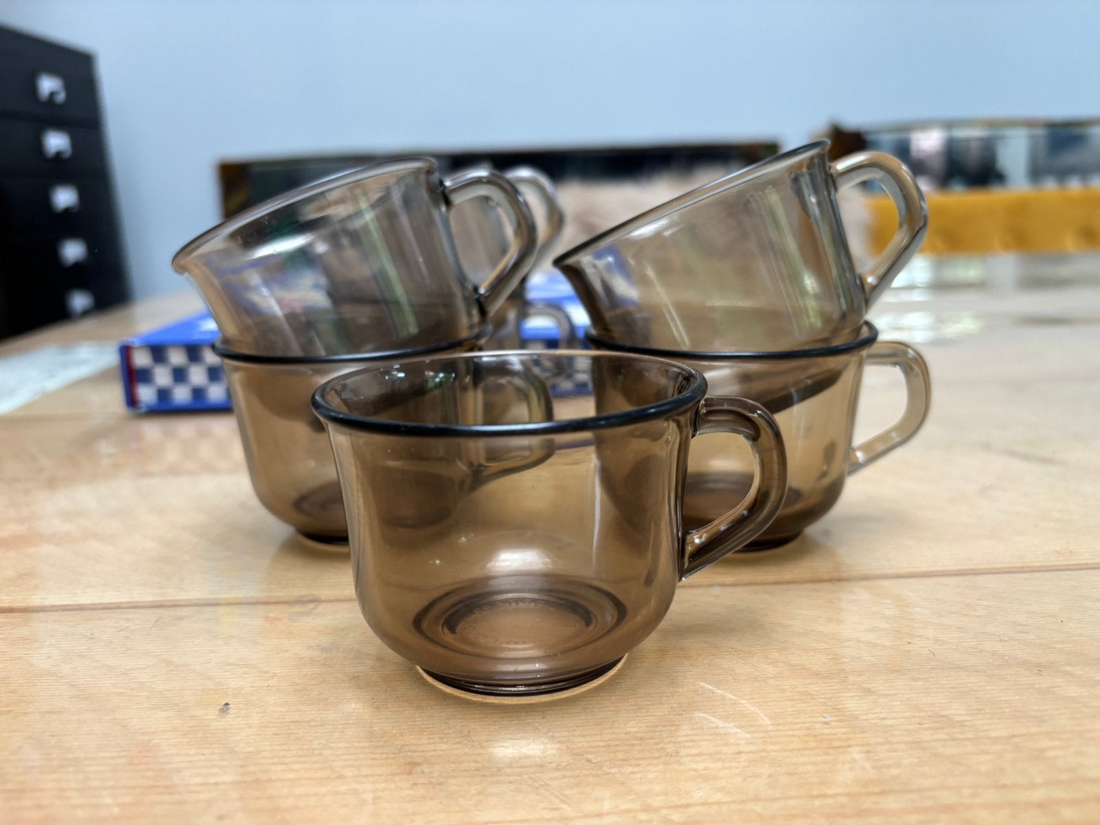 7 X Arcoroc France koffiekopjes van glas rookglas jaren 70, Gebruikt, ., Ophalen of Verzenden, .