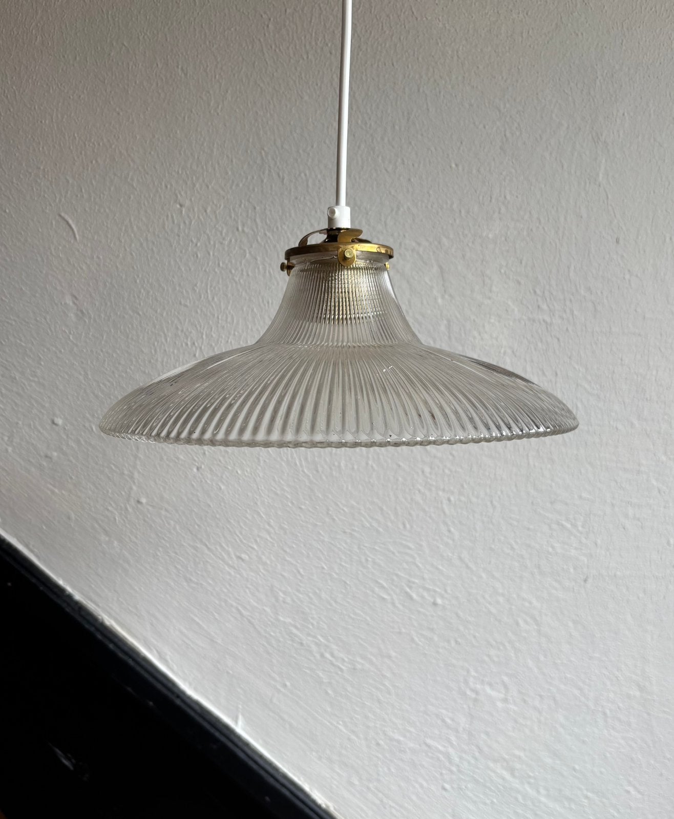 Vintage Franse holophane hanglamp lampenkap glas ribbel rond, Ophalen of Verzenden, Zo goed als nieuw, Glas