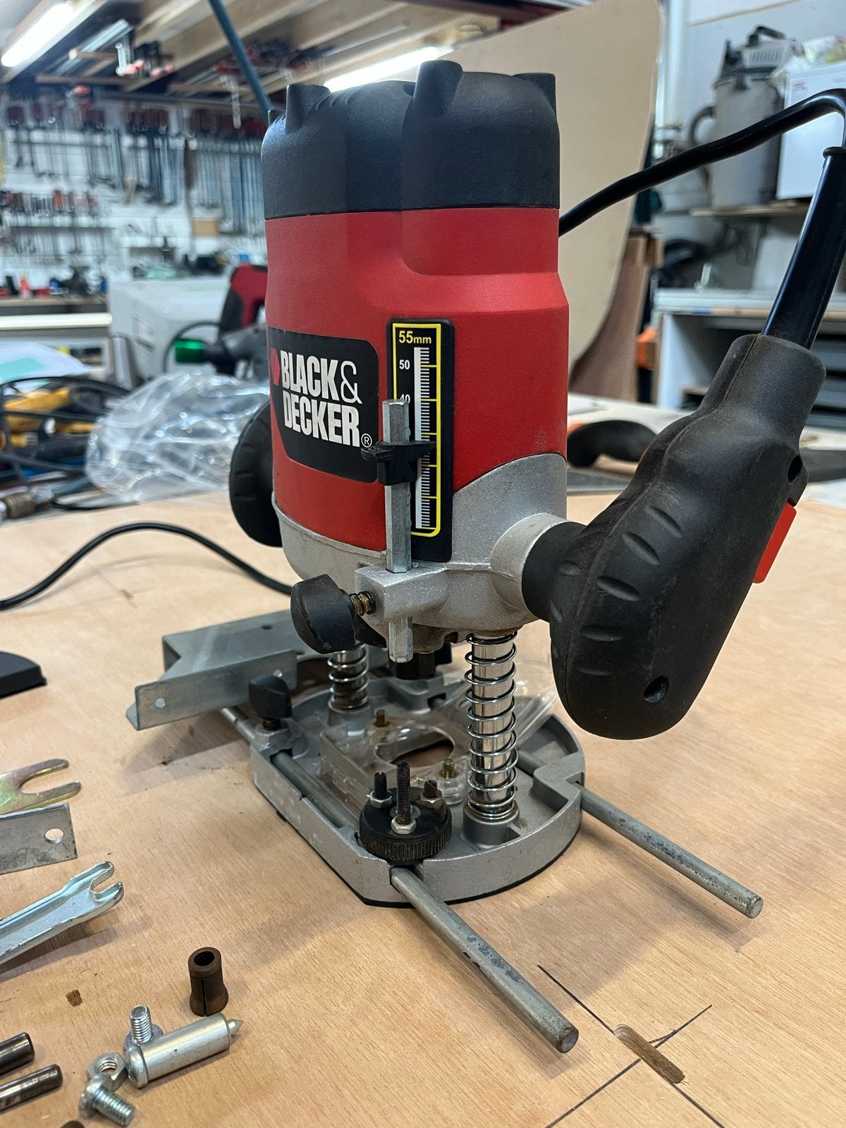 Black & Decker Bovenfrees KW850E - Z.G.A.N., Ophalen of Verzenden, Zo goed als nieuw, Elektrisch, Bovenfrees