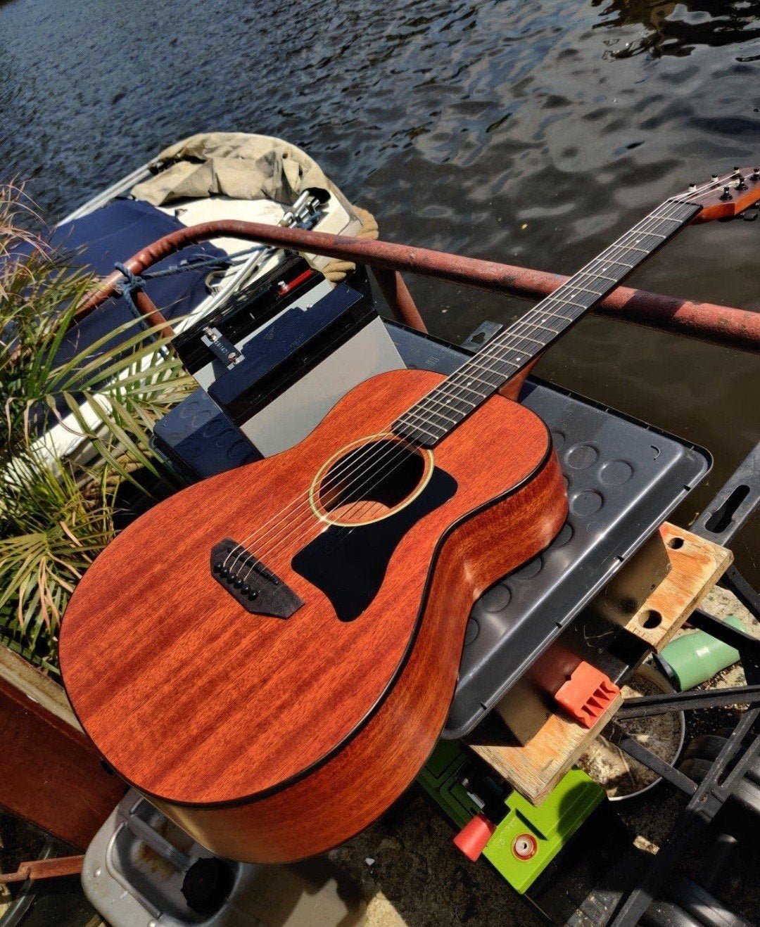 Harley Benton Gitaar  zgan, Ophalen of Verzenden, Zo goed als nieuw, Western- of Steelstringgitaar, Met koffer