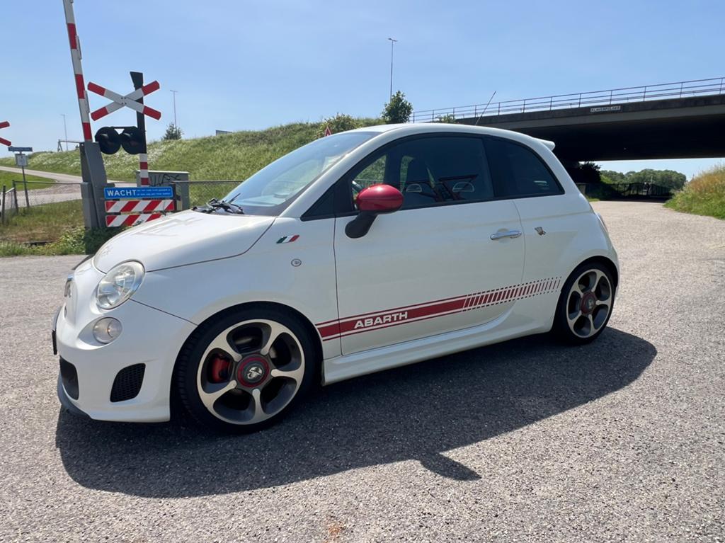 Abarth 500 77.000km 2e eigenaar, groot onderhoud, nieuw APK!, Voorwielaandrijving, 40 €/maand, Zwart, 4 cilinders