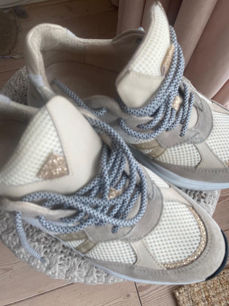 Sneakers, Kleding | Dames, Schoenen, Poelman, Beige, Ophalen of Verzenden, Sneakers of Gympen
