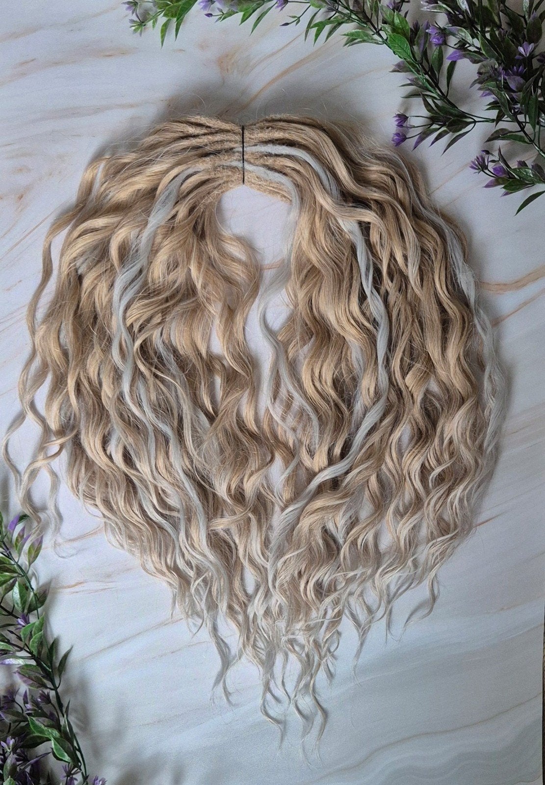Synthetische Dreads set Krullen natuurlijk Blond grijs 55DE, Ophalen of Verzenden, Zo goed als nieuw, Pruik of Haarverlenging