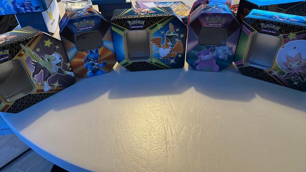 5 lege pokemon blikken te koop, Minder dan 80 cm, Overige typen, Ophalen of Verzenden, Minder dan 200 cm