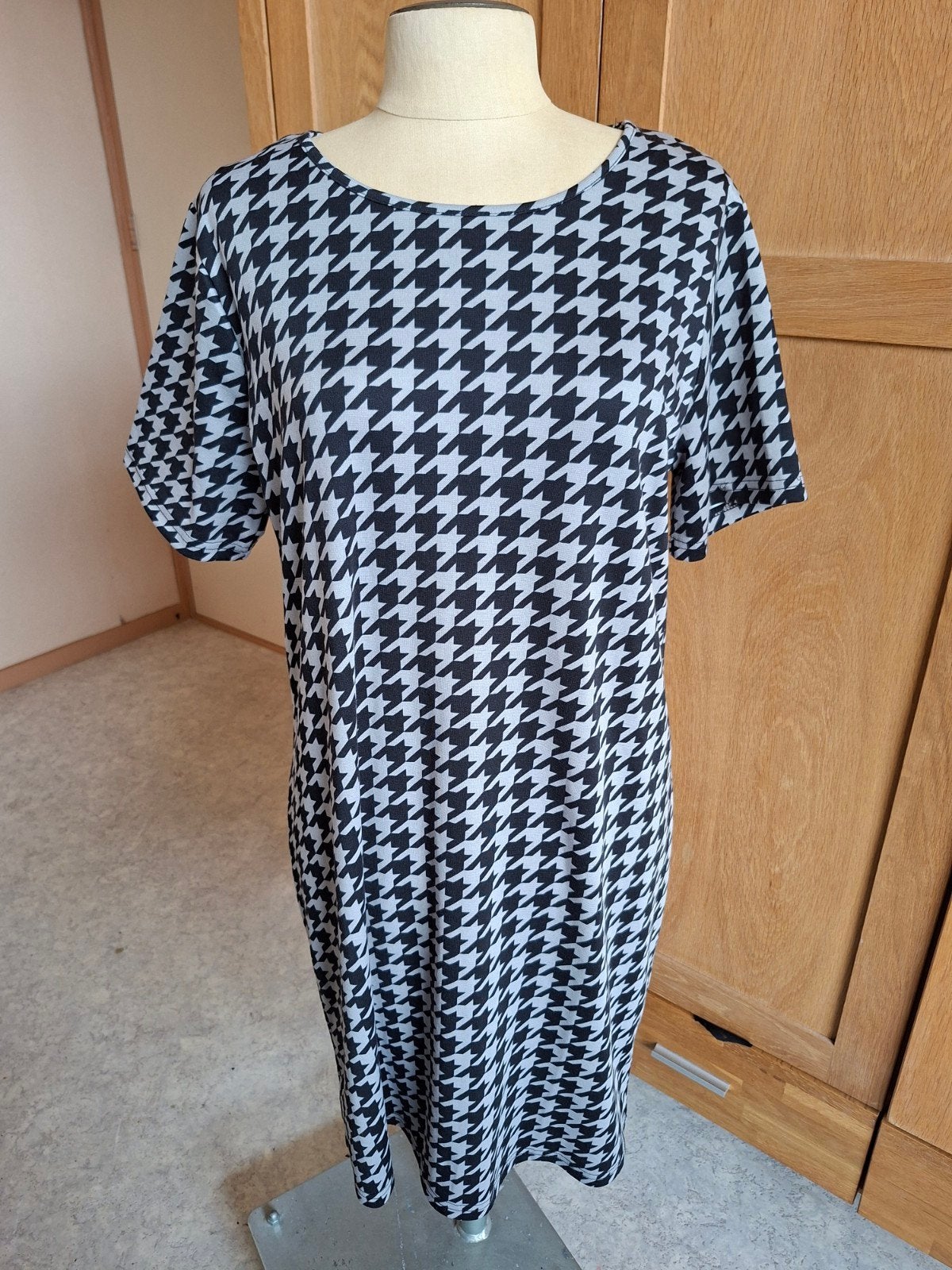 Jurkje XL - Zwart/Wit Pied-de-poule patroon, TREND ONE, Zwart, Maat 46/48 (XL) of groter, Ophalen of Verzenden