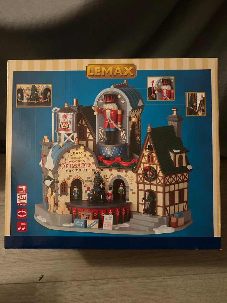 Lemax Ludwig's Wooden Nutcracker Factory #95463, Ophalen of Verzenden, Zo goed als nieuw