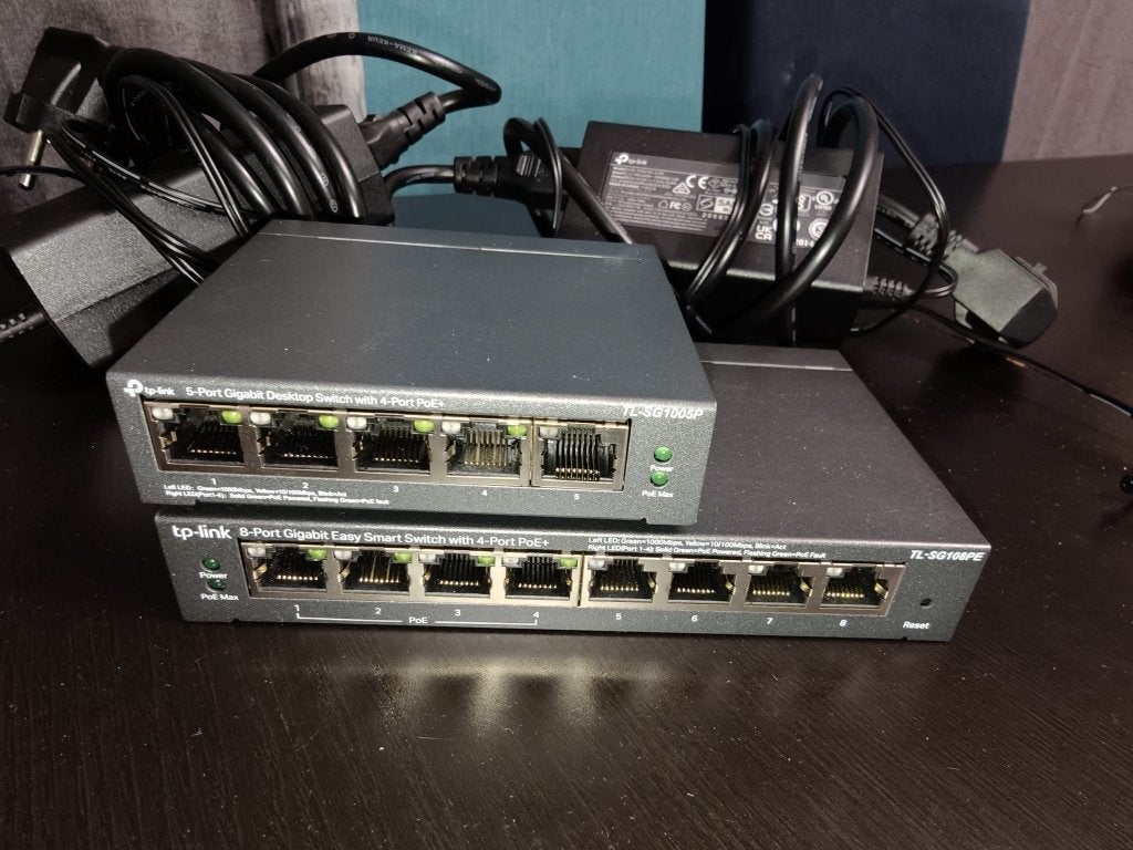 Homelab Opruiming - AP, Hubs & PoE Netwerkapparatuur, Computers en Software, Netwerk switches, Ophalen of Verzenden, Zo goed als nieuw