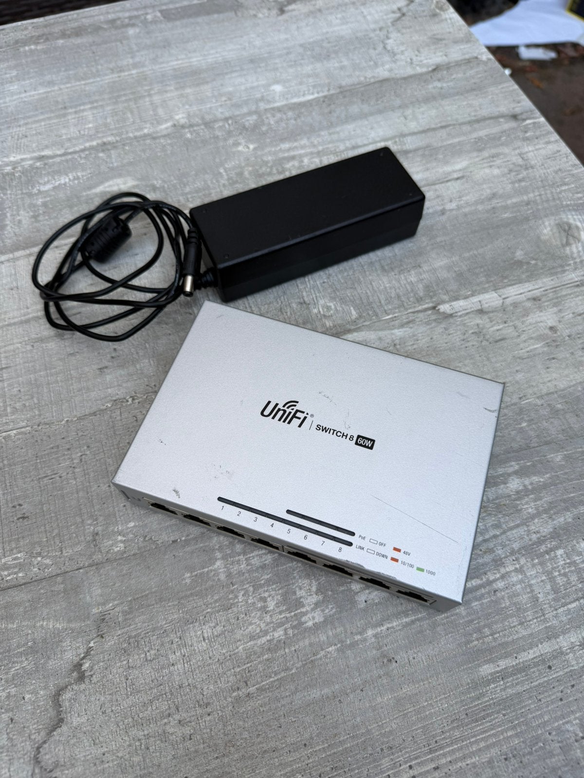 Unifi 8 poorts 60 watt PoE 3 stuks beschikbaar., Ophalen of Verzenden, Gebruikt