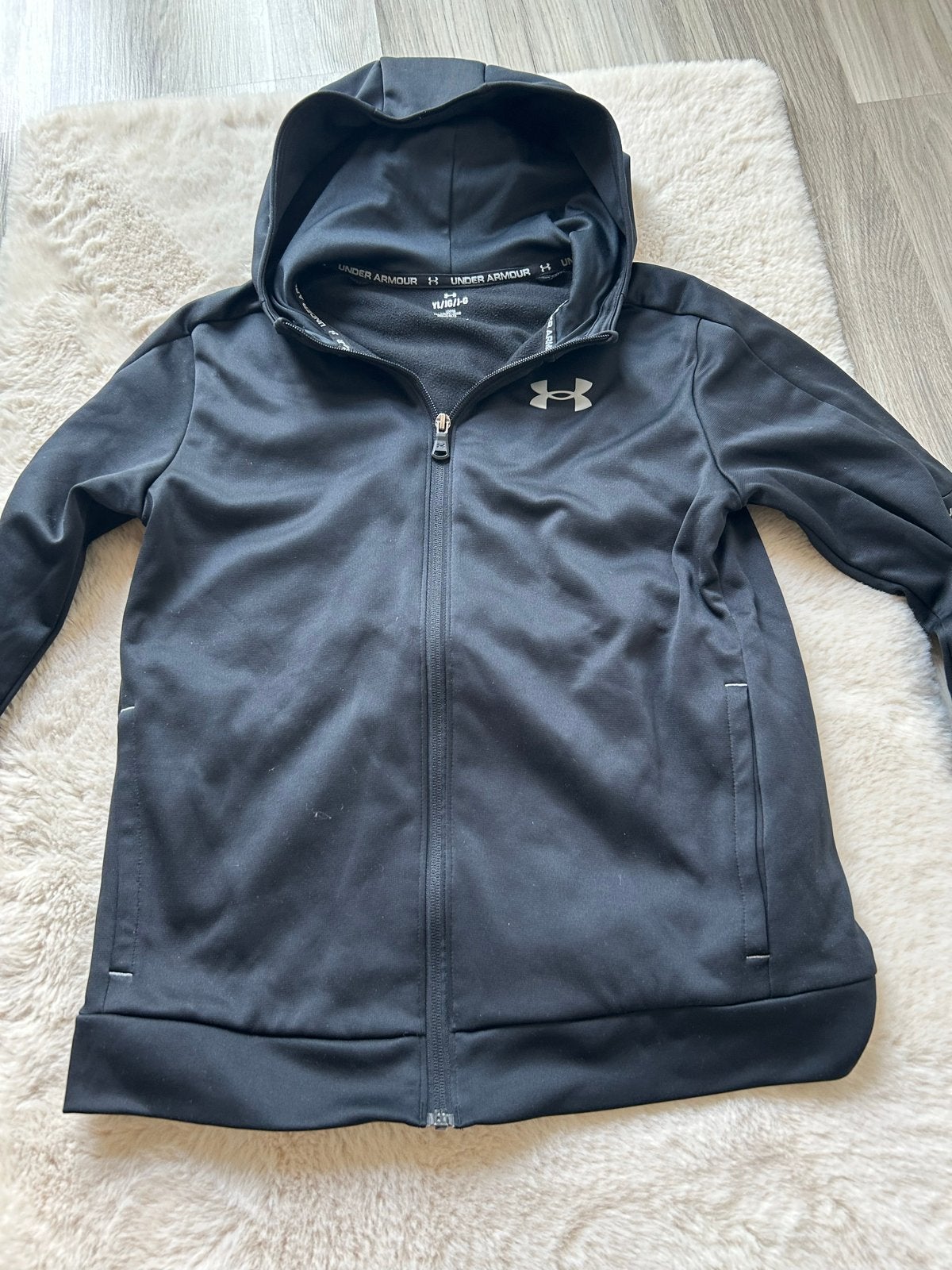 Under Armour trainingspak - Kindermaat, Kinderen en Baby's, Ophalen of Verzenden, Zo goed als nieuw, Jongen of Meisje