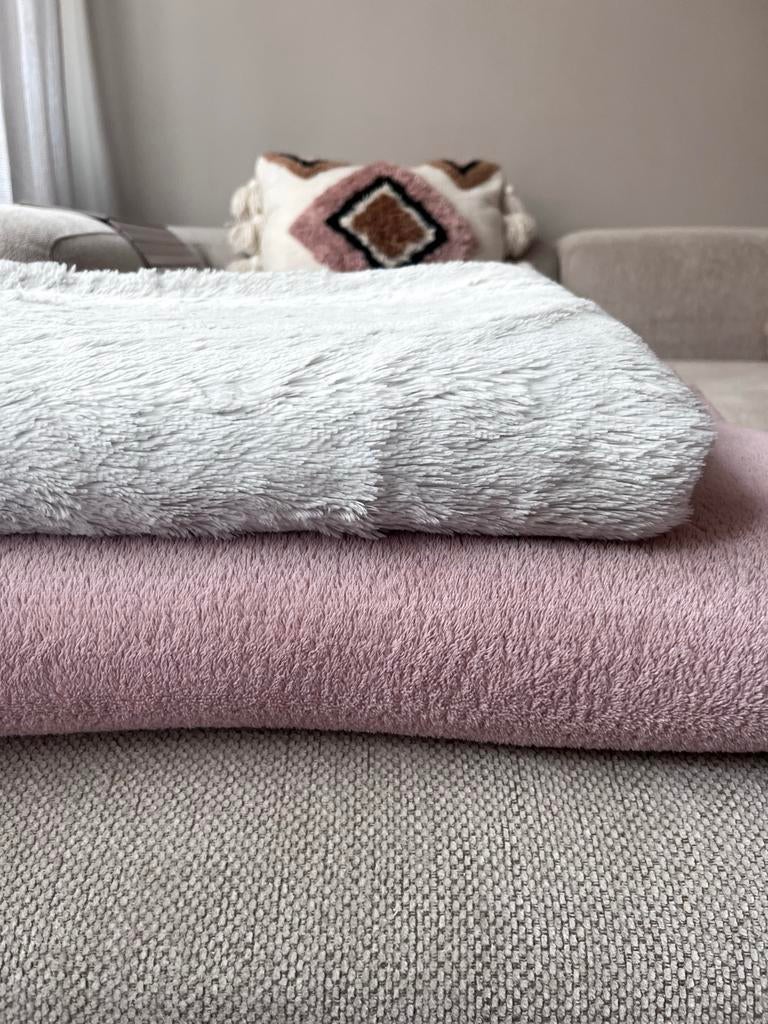 Twee zachte fleecedekens, Huis en Inrichting, Woonaccessoires | Plaids en Woondekens, Ophalen of Verzenden, Zo goed als nieuw
