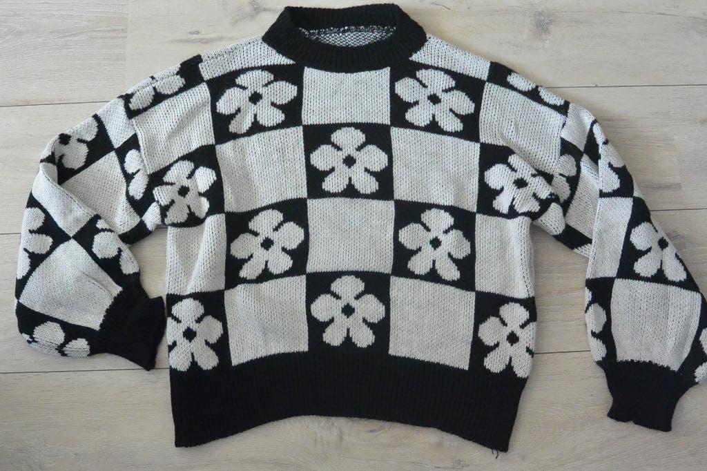 Kort gebloemde trui - S/M, Kleding | Dames, Truien en Vesten, Ophalen of Verzenden, Zo goed als nieuw, Maat 36 (S), Zwart