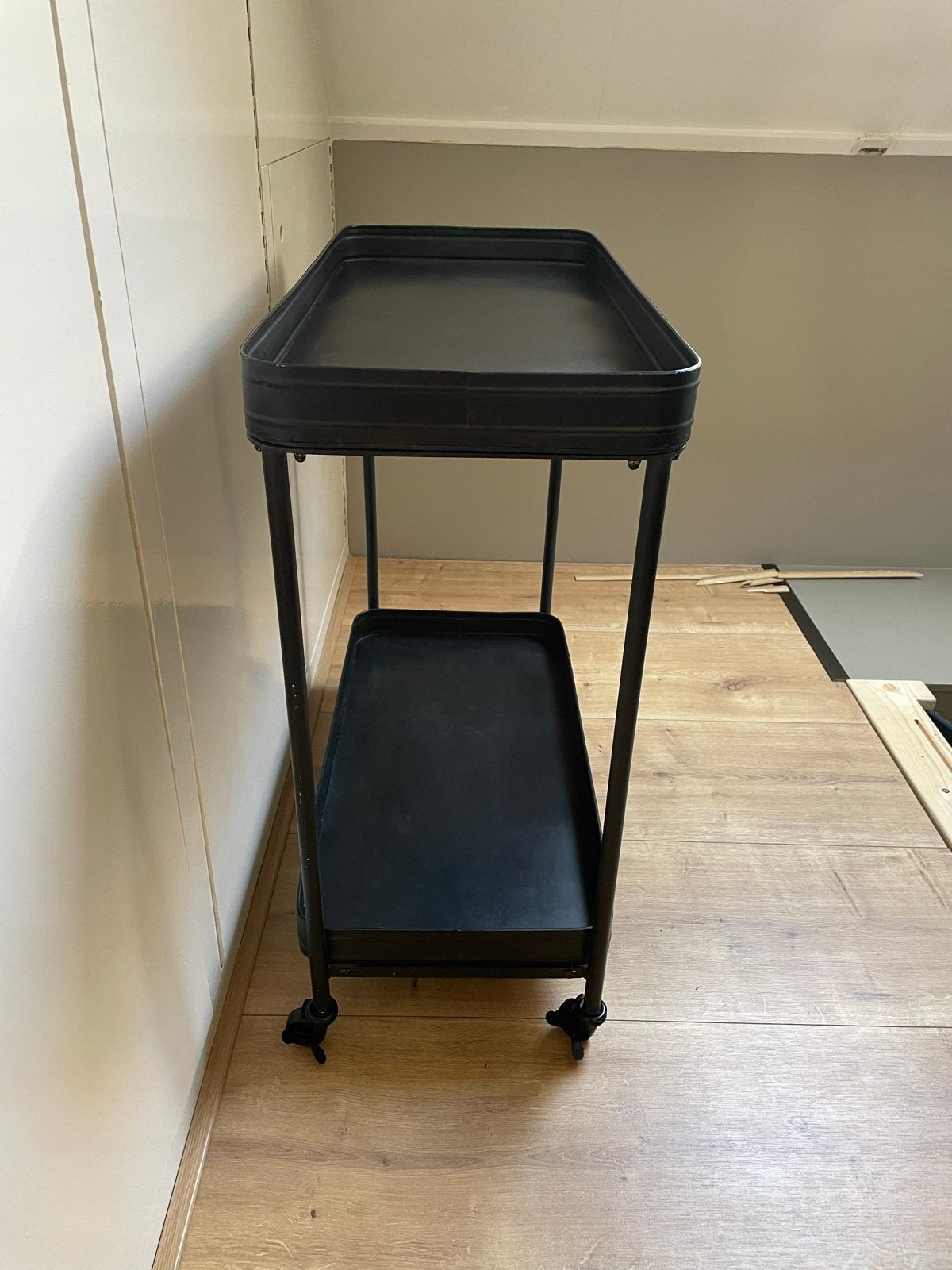 WOOOD trolley - Zwart metalen butlertray op wielen, Ophalen, Zo goed als nieuw