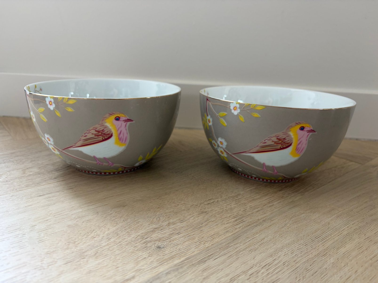 Pip studio servies 2 schalen 15cm khaki, Huis en Inrichting, Keuken | Servies, Gebruikt, Pip Studio, Ophalen of Verzenden, Schaal of Schalen
