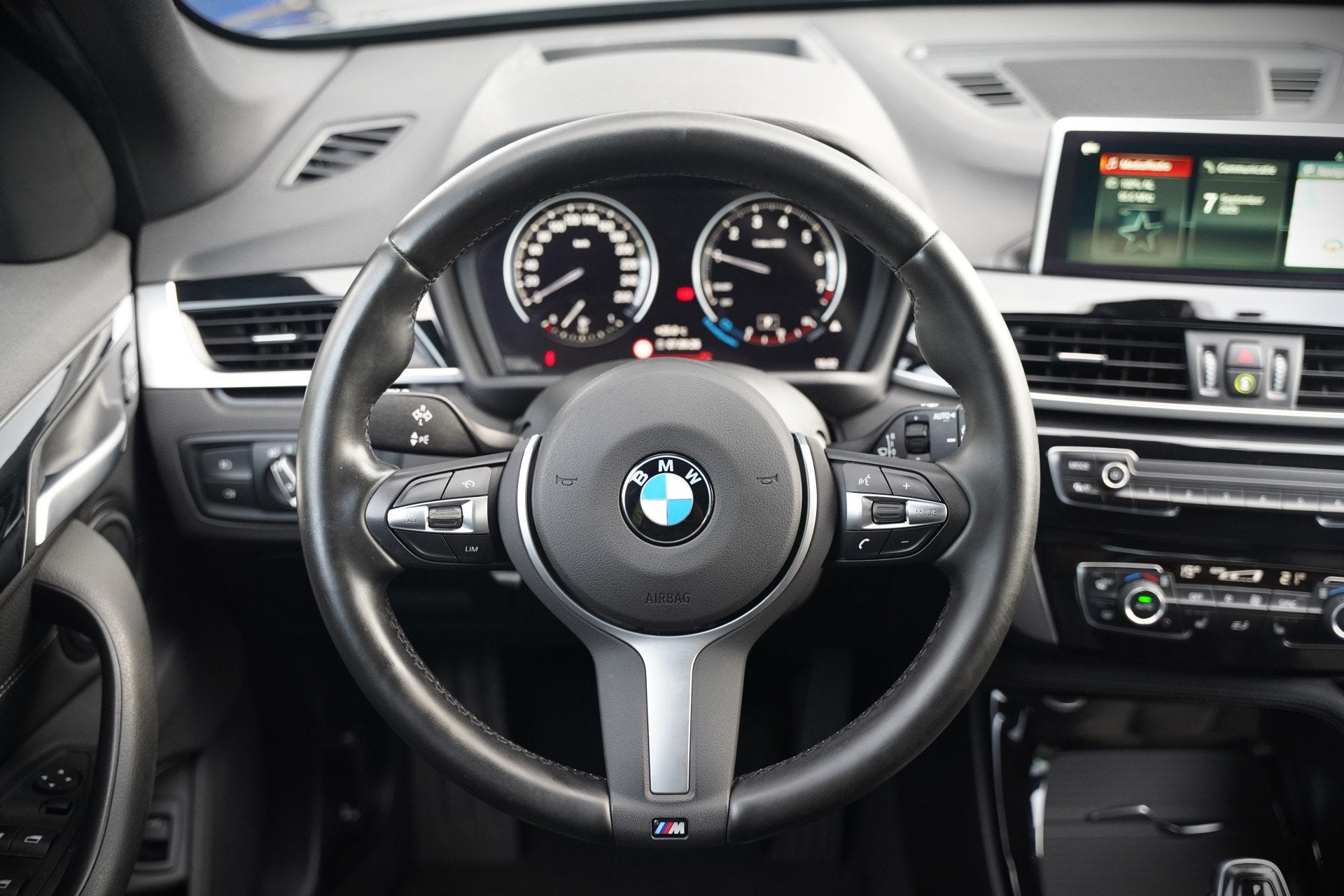Foto 30 van BMW X1 xDrive20i High Executive | Panoramadak | Head-Up Disp