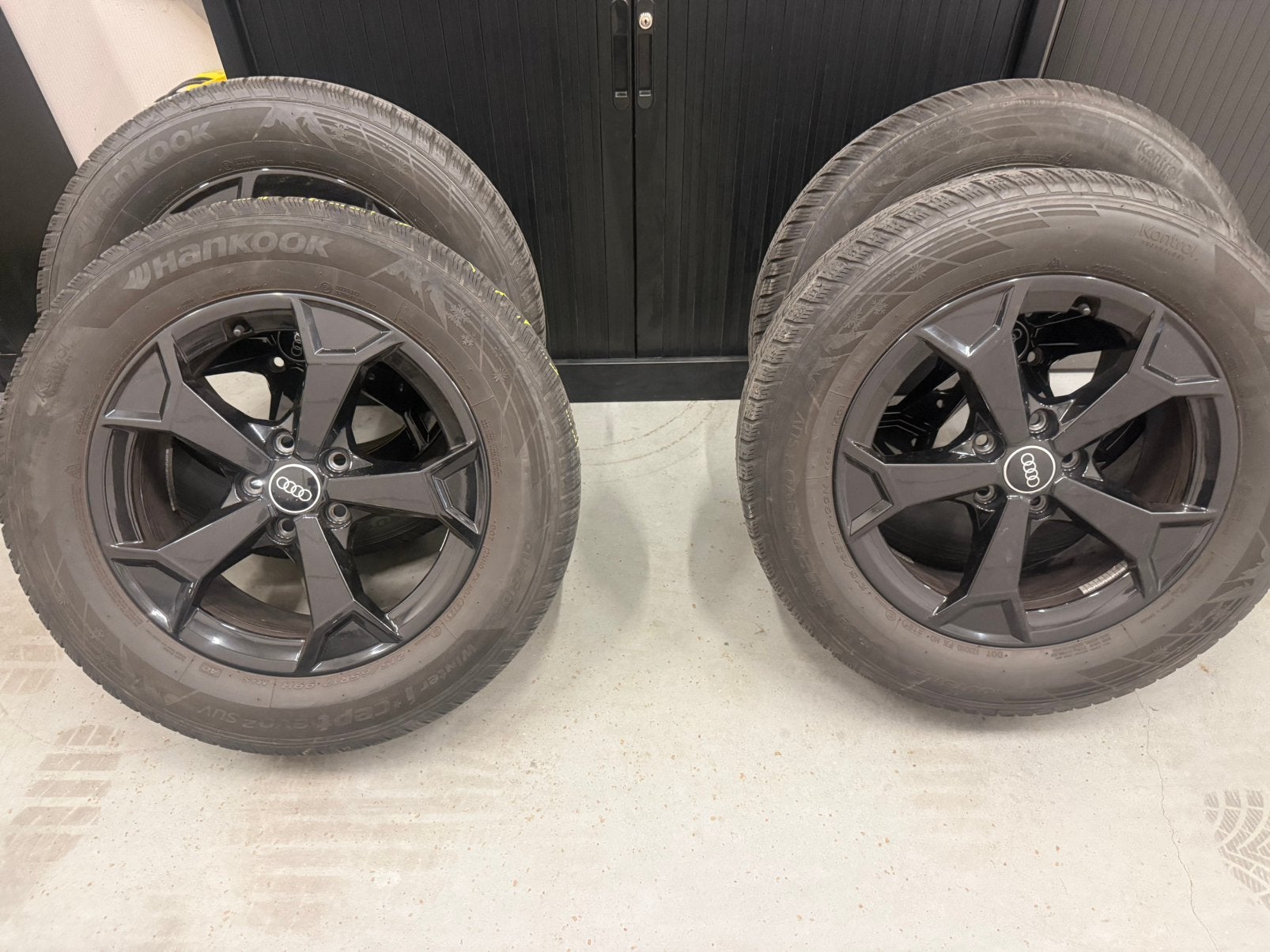 Audi Q3 17 inch Originele velgen met winterbanden 215/65/17, Ophalen, Banden en Velgen, 17 inch, Winterbanden