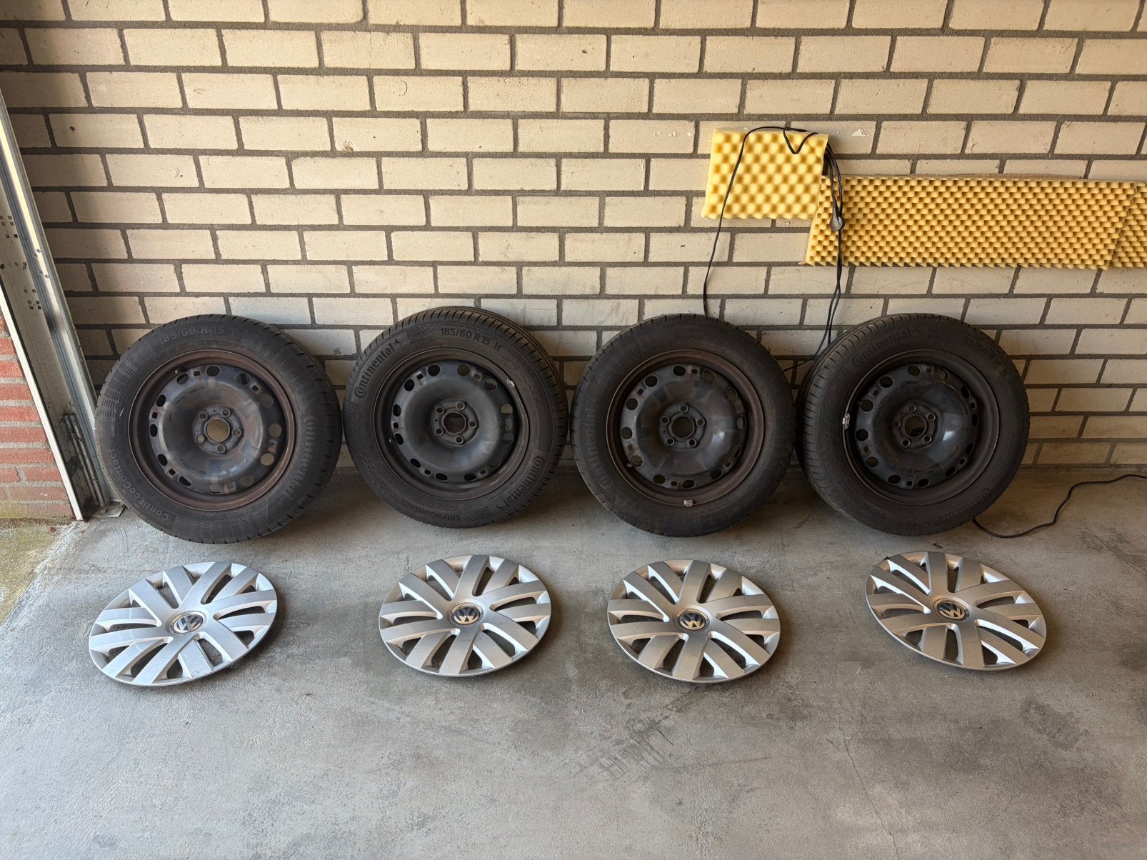 Volkswagen Polo 185/60 R15 Continental zomerbanden, Auto-onderdelen, Banden en Velgen, Gebruikt, 15 inch, Band(en), Personenwagen