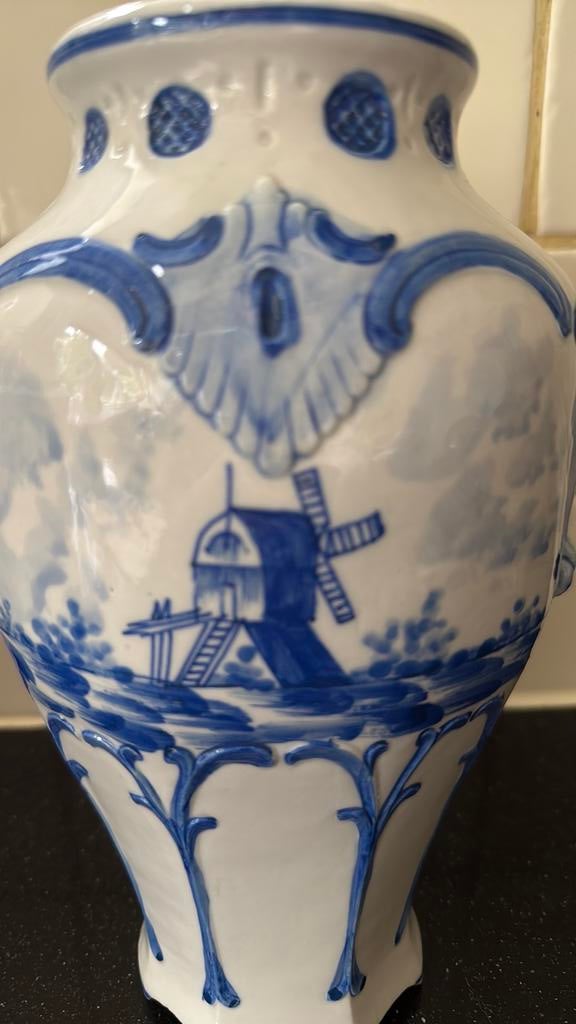 Delfts Blauwe Vaas met Molen, Huis en Inrichting, Woonaccessoires | Vazen, Zo goed als nieuw, Blauw, Minder dan 50 cm, Aardewerk of Porselein