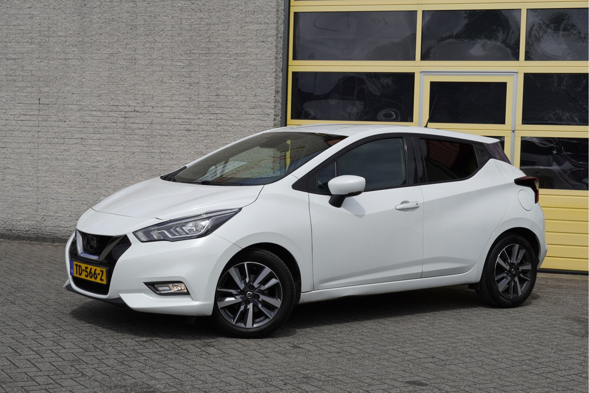 Nissan Micra 0.9 IG-T 5drs N-Connecta BJ2018 Lmv 16" | Led |, Voorwielaandrijving, 898 cc, Stof, 525 kg