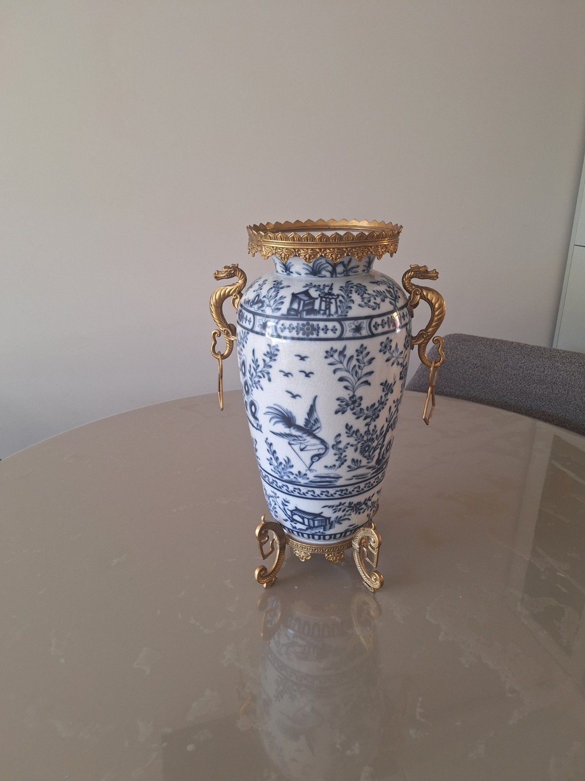 Antieke Vaas met Brons en Blauw-Wit Porselein, Ophalen