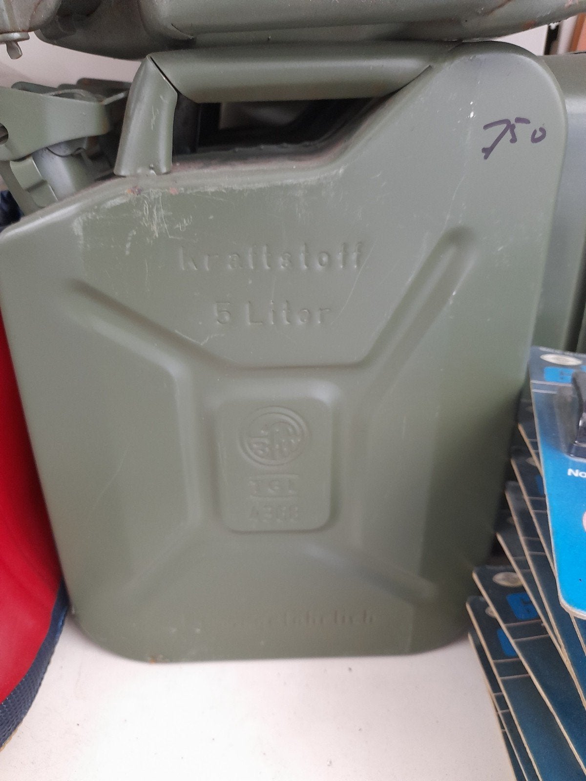 jerrycan, Ophalen