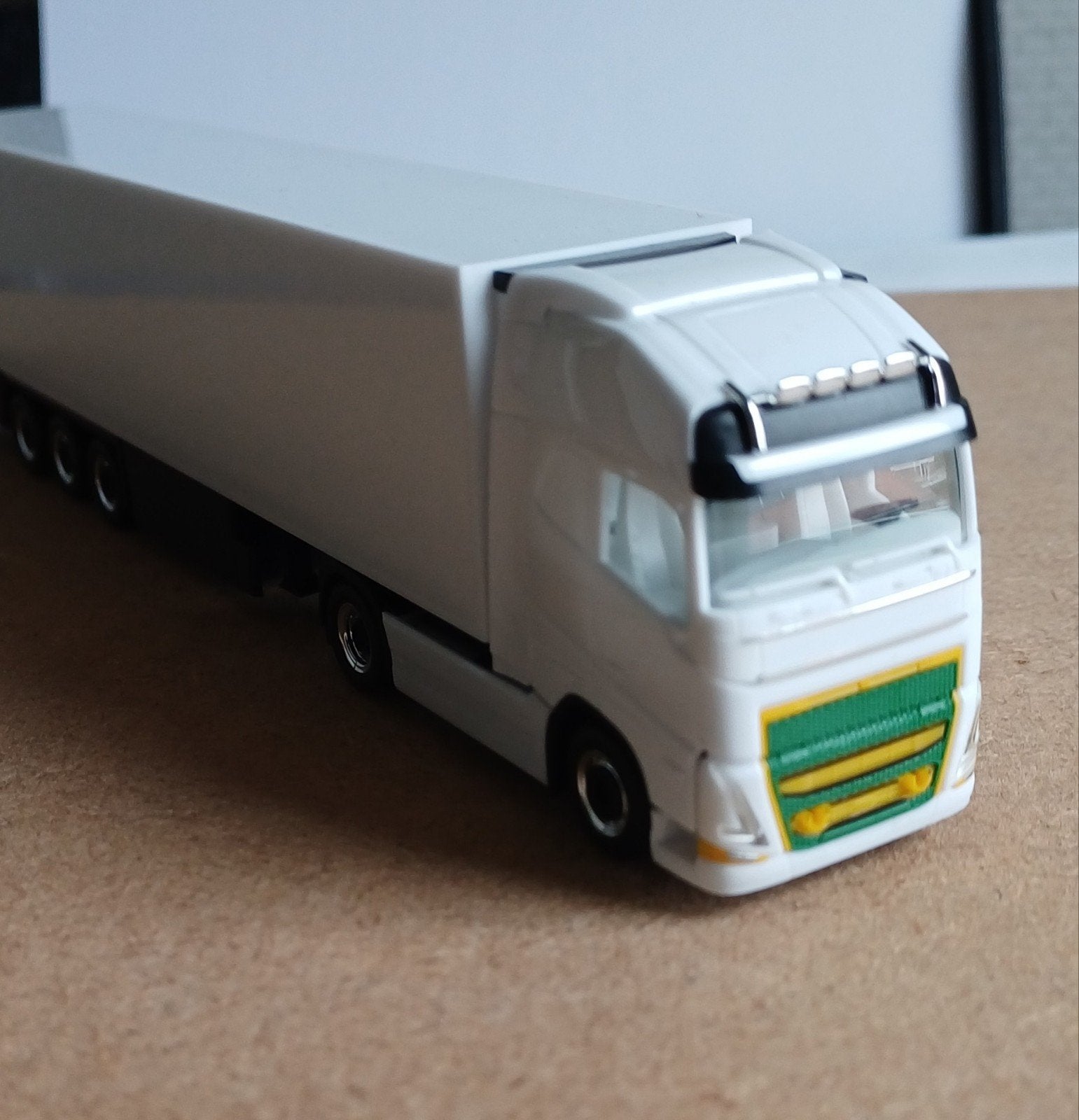 Herpa Volvo koeloplegger, Ophalen of Verzenden, Nieuw, Bus of Vrachtwagen, Herpa