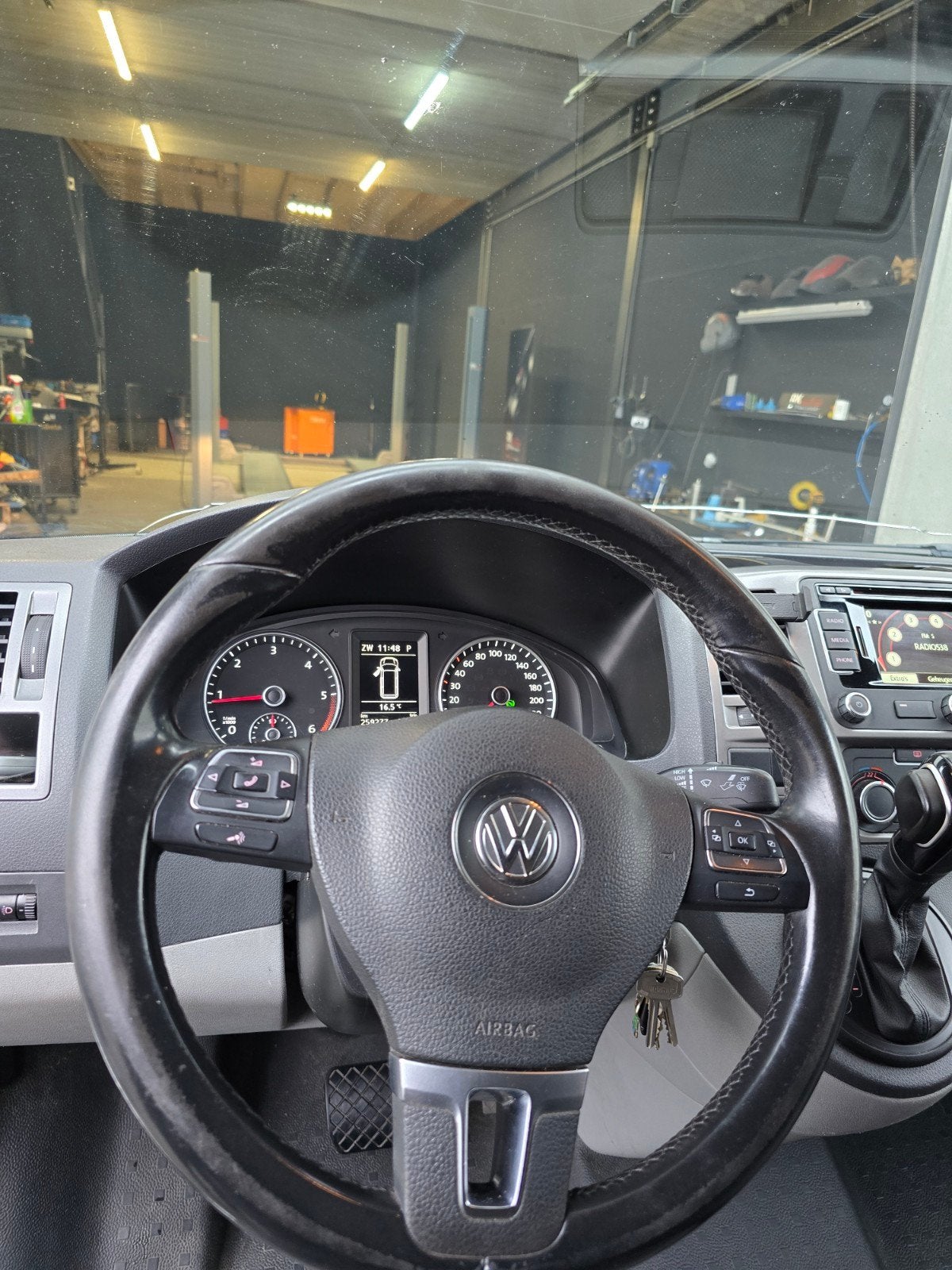 Foto 8 van Volkswagen Transporter 2.0 TDI 103KW Business VAN 2014