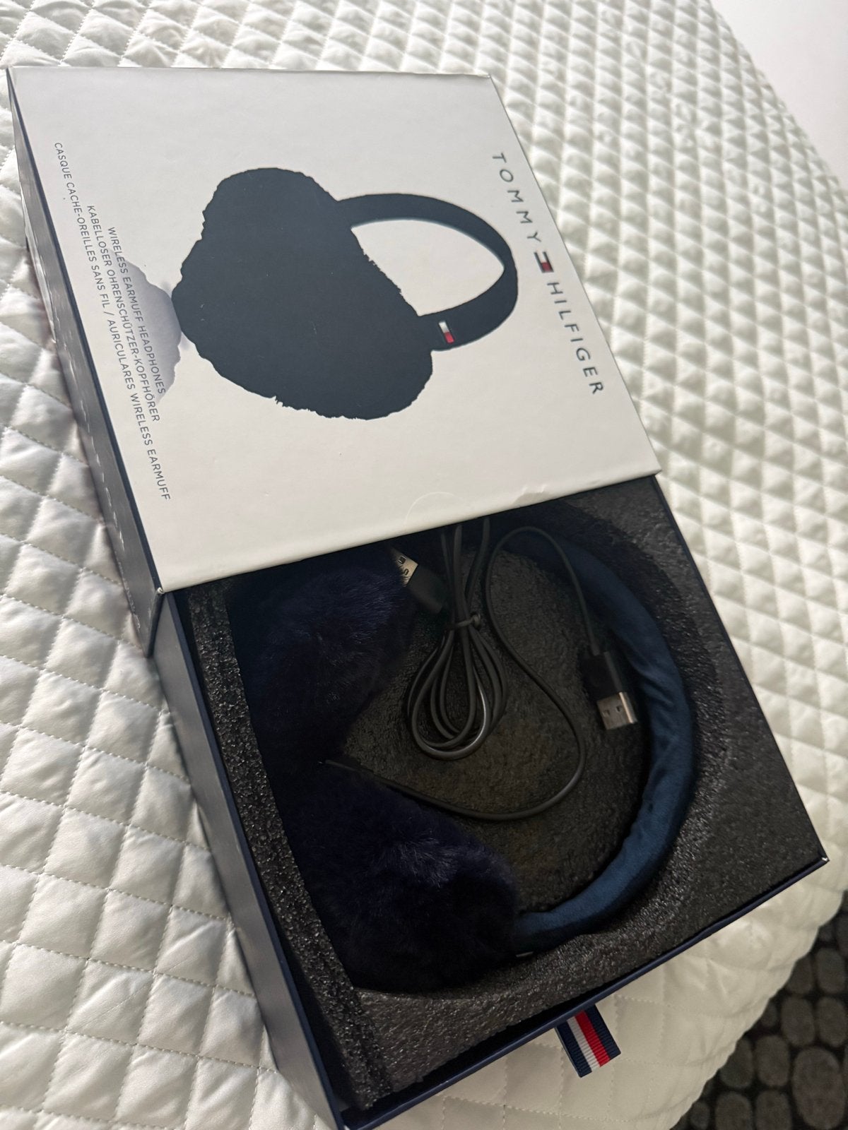 Tommy Hilfiger Wireless Earmuff Headphones - Nieuw, Overige merken, Bluetooth, Nieuw, Ophalen of Verzenden