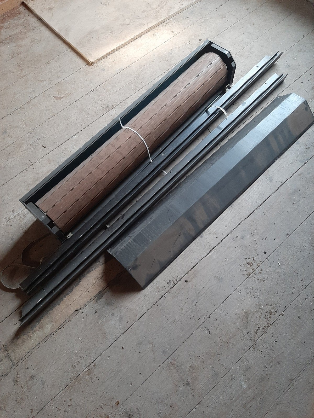 7 rolluiken bruin met houtprint merk Harol, Ophalen, Gebruikt, 100 tot 150 cm, Bruin