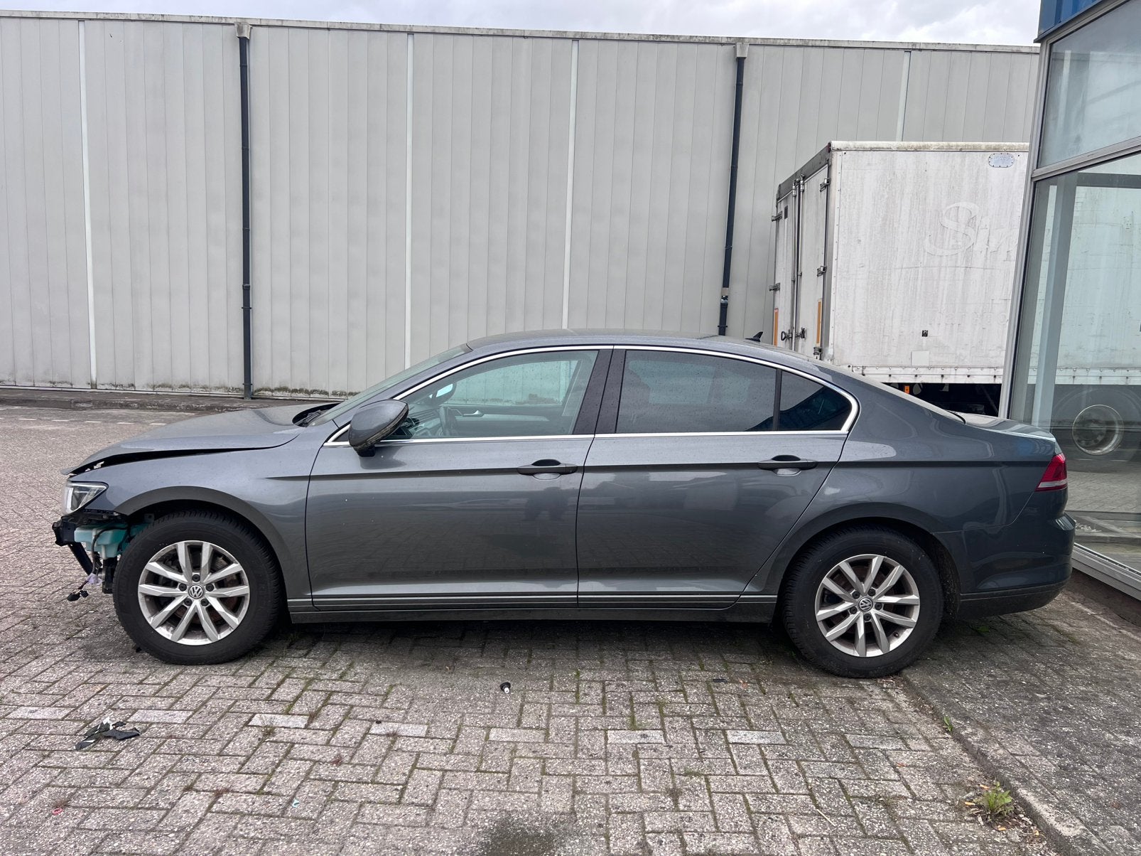 VW Passat bj 2017 1.4, Auto diversen, Schadeauto's, Volkswagen, Automaat, Benzine, Sedan, Zilver of Grijs, Ophalen